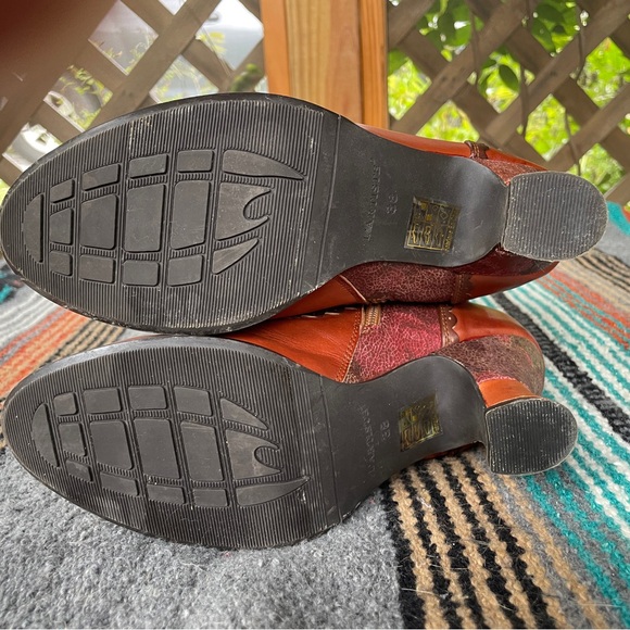 L'artiste Lace-Up Heeled Boots size 7 - Picture 5 of 7